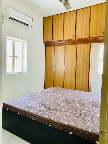 2 BHK Apartment For Rent in Ashram Road
