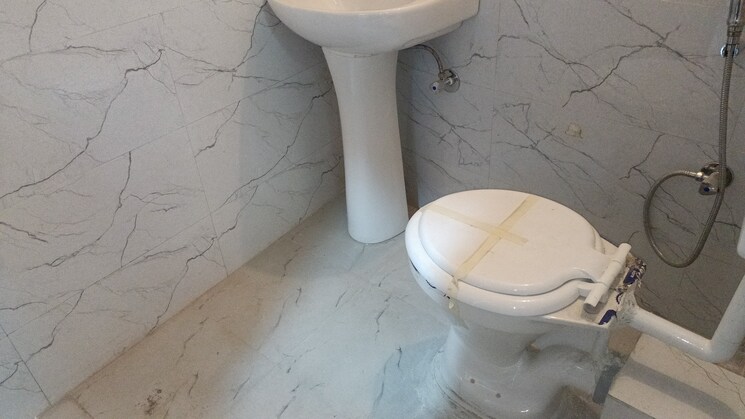 Bathroom, vaishali sector 5 2 Bedroom 1000 Sq.Ft. Builder Floor In Vaishali Sector 5 Ghaziabad 8465452