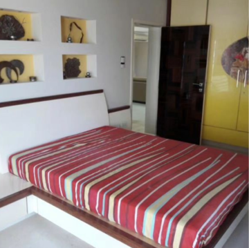 Bedroom in 2.5 BHK Apartment at Borivali West – for Rent