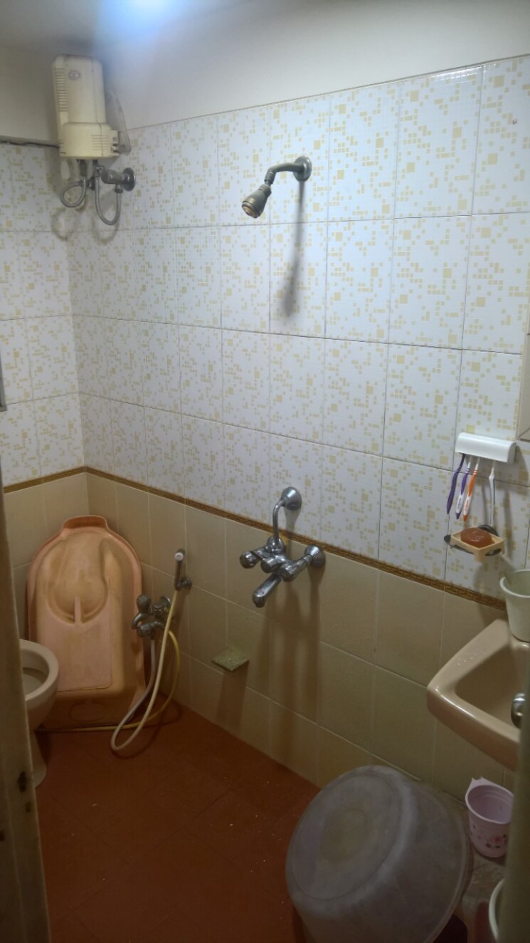 Bathroom, grace-classic 3 Bedroom 1000 Sq.Ft. Apartment In Khar West Mumbai 8465555