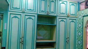 Room in 2 BHK Apartment at Bandra West – for Rent