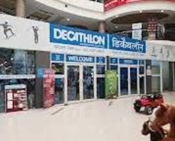 Living Room in  Shop at Omaxe Wedding Mall, Sector 48 – for Rent