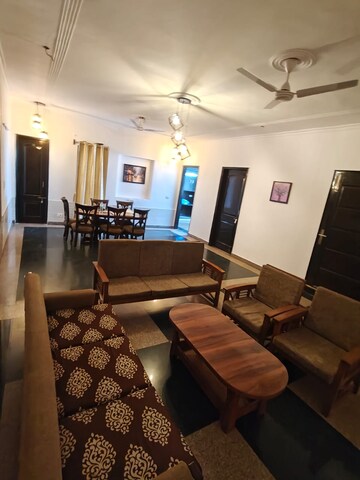 Master Bedroom in 3 BHK Builder Floor at Sector 46 – for Rent