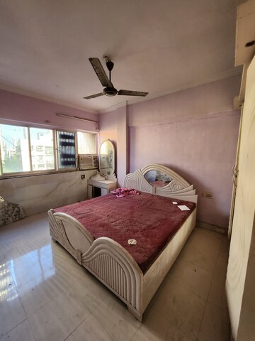 Bedroom in 2 BHK Apartment at D Kapoor Twinkle Apartment, Andheri West – for Rent
