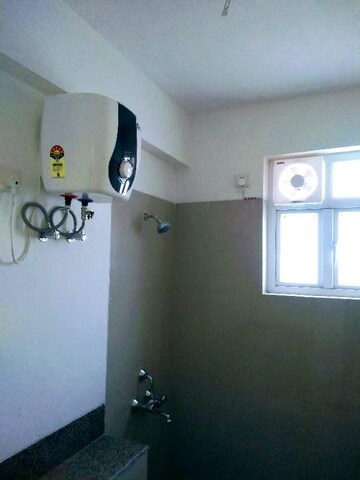 Master Bedroom in 4 BHK Apartment at Emaar MGF Emerald Hills, Sector 65 – for Rent