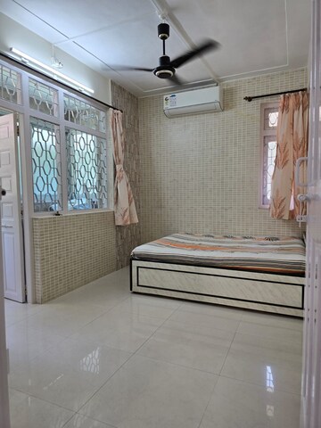 Bedroom in 1 BHK Apartment at Bandra West – for Rent