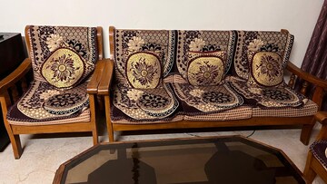 Living Room in 2 BHK Builder Floor at Huda Market, Sector 31 – for Rent