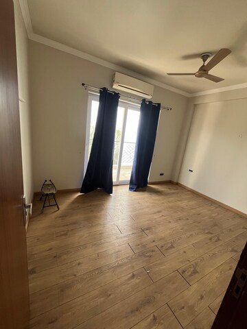 Master Bedroom in 5 BHK Apartment at Central Park 3 Flower Valley, Sohna Sector 33 – for Rent