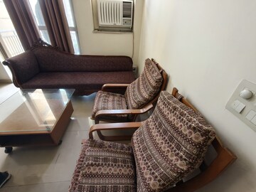 Living Room in 2 BHK Apartment at Unitech Uniworld Gardens, Sector 47 – for Rent