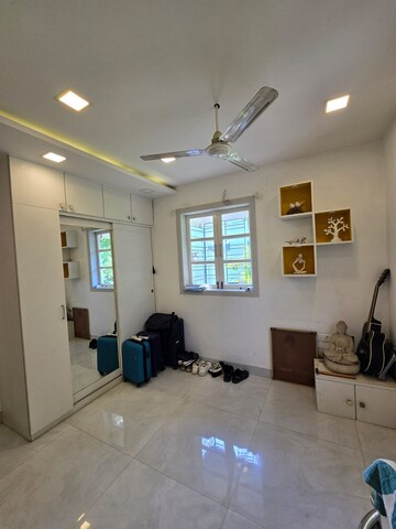Bedroom in 2 BHK Apartment at Bandra West – for Rent