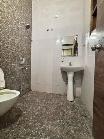 Bathroom in 2 BHK Villa at Jhungian Road – for Rent
