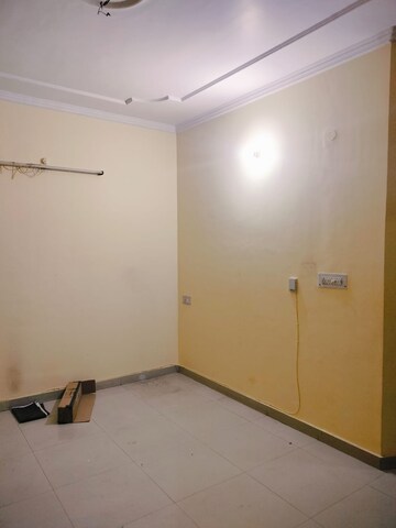 Master Bedroom in 2 BHK Builder Floor at Gomti Nagar – for Rent