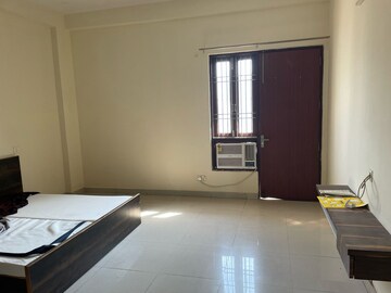 Master Bedroom in 4 BHK Builder Floor at Ansal Esencia - Amara Villas, Sector 67 – for Rent