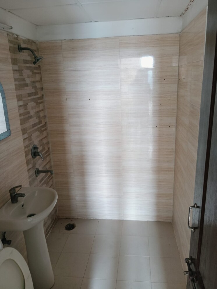 Bathroom, amrapali-zodiac 2 Bedroom 1075 Sq.Ft. Apartment In Sector 120 Noida 8466317