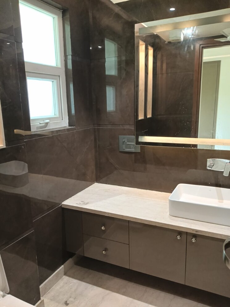 Other, safdarjung enclave 4 Bedroom 300 Sq.Yd. Builder Floor In Safdarjung Enclave Delhi 8466323