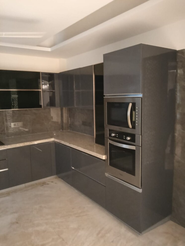 Kitchen, safdarjung enclave 4 Bedroom 300 Sq.Yd. Builder Floor In Safdarjung Enclave Delhi 8466323