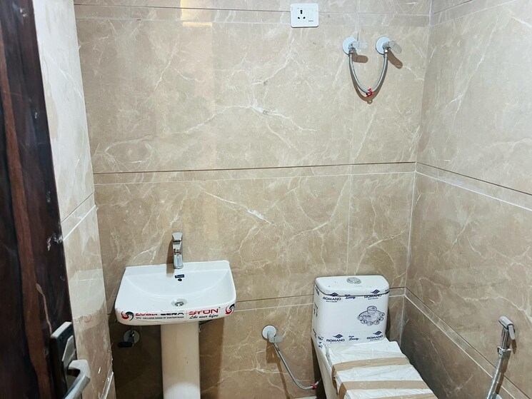 Bathroom, chattarpur 3 Bedroom 1200 Sq.Ft. Builder Floor In Chattarpur Delhi 8466320