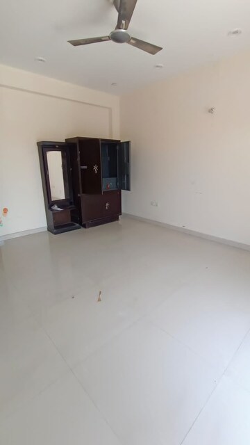 Master Bedroom in 1 BHK Builder Floor at Ansal Plaza Sector-23, Sector 23 – for Rent