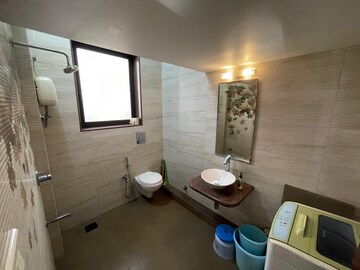 Bathroom in 1 BHK Apartment at Marine Drive – for Rent