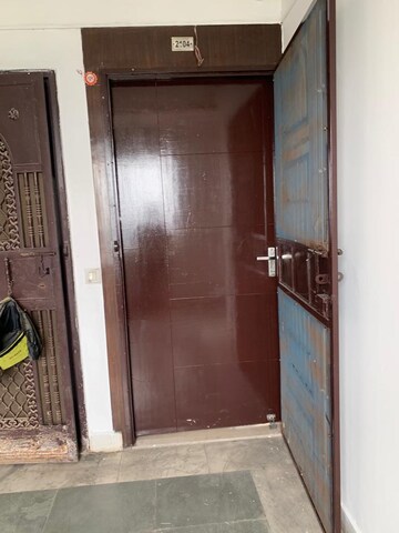 Furnished Amenities in 2 BHK Apartment at Amrapali Eden Park, Sector 50 – for Rent