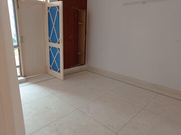 Master Bedroom in 2.5 BHK Apartment at Alok Vihar, Sector 50 – for Sale