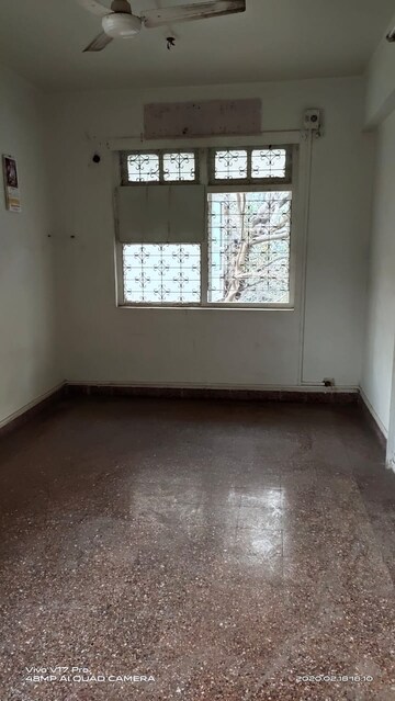 Master Bedroom in 2 BHK Apartment at Harbour Heights, Colaba – for Rent