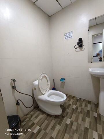 Master Bedroom in 6 BHK Independent House at RWA Apartments Sector 39, Sector 39 – for Sale