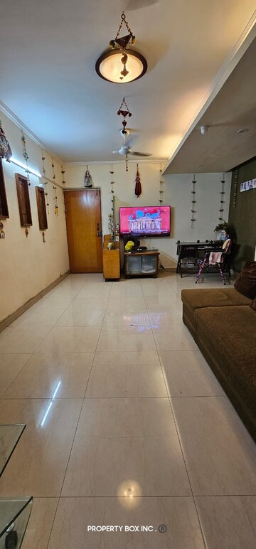 Master Bedroom in 2.5 BHK Apartment at Chembur – for Sale