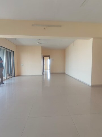 Master Bedroom in 3.5 BHK Apartment at Lotus Lotus Link Square, Malad West – for Rent