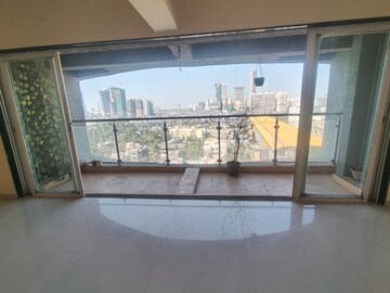 Bedroom in 3.5 BHK Apartment at Lotus Lotus Link Square, Malad West – for Rent