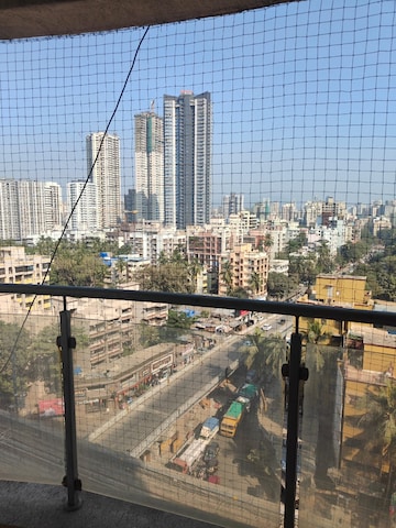 Room in 3.5 BHK Apartment at Lotus Lotus Link Square, Malad West – for Rent