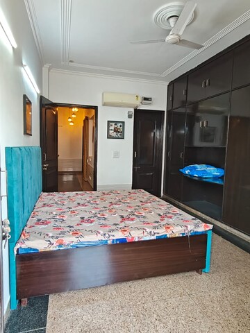 Bedroom in 3 BHK Builder Floor at Sector 46 – for Rent