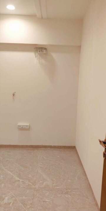 Room in 2 BHK Apartment at Vakratunda Adityamaan, Jb Nagar – for Rent