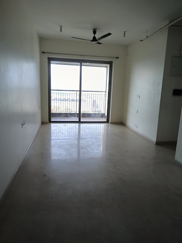 Master Bedroom in 2 BHK Apartment at Kalpataru Paramount, Kapur Bawdi – for Rent