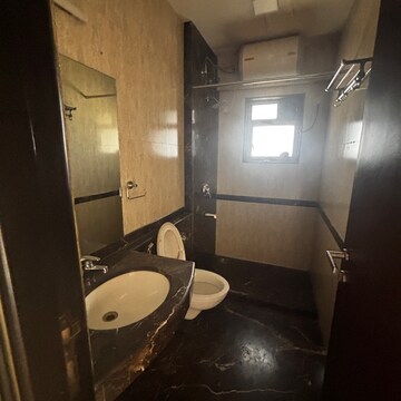 Bathroom in 3 BHK Apartment at Aristo Pearl Residency, Siddhi Vinayak Mandir Area – for Rent