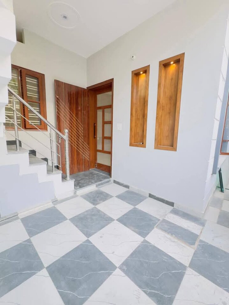  Parking, sector 125 3 Bedroom 92 Sq.Yd. Independent House In Sector 125 Mohali 8467190