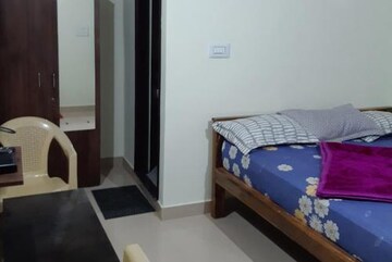 Bedroom in 2 BHK Builder Floor at Gomti Nagar – for Rent