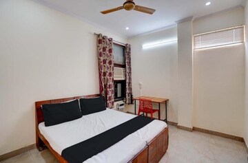 Master Bedroom in 3 BHK Builder Floor at DLF Vibhuti Khand, Gomti Nagar – for Rent