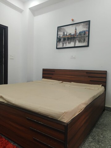 Bedroom in 1 RK Builder Floor at Ayachi Apartments, Sector 45 – for Rent