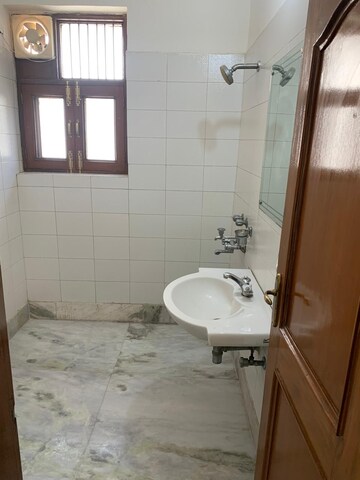 Bathroom in 1 RK Builder Floor at Ayachi Apartments, Sector 45 – for Rent