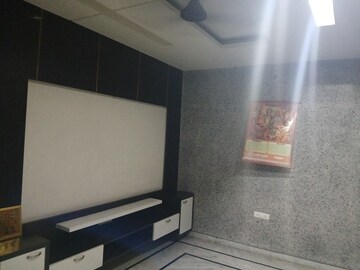 Room in 2.5 BHK Builder Floor at Urban Estate – for Rent