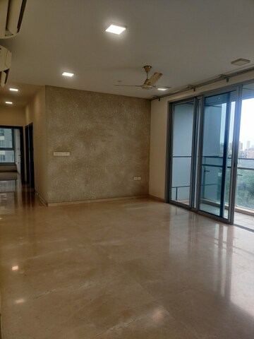 Room in 2.5 BHK Apartment at DB Orchid Woods, Goregaon East – for Rent