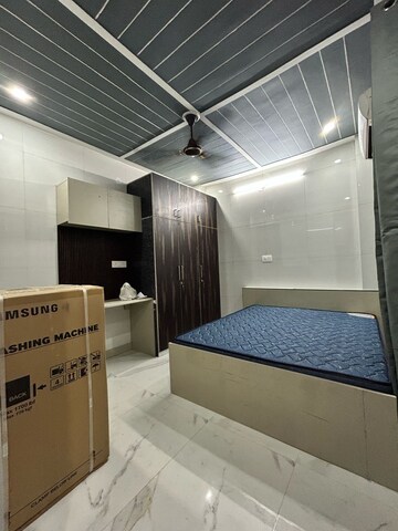 Building Lobby in 3 BHK Builder Floor at Ansal Plaza Sector-23, Sector 23 – for Rent