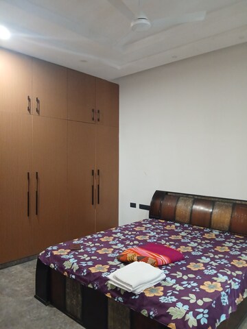 Master Bedroom in 3.5 BHK Builder Floor at Sector 9 – for Rent