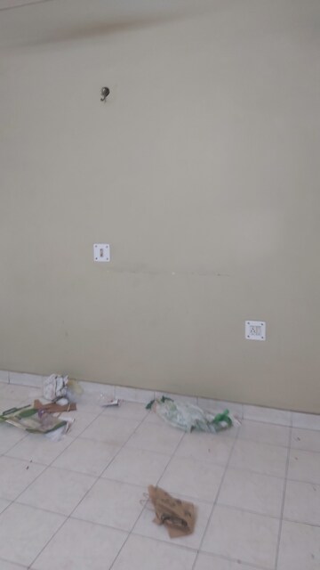 Room in 3.5 BHK Apartment at Mayur Vihar – for Sale