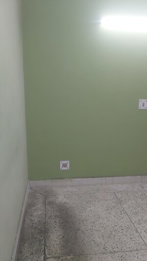 Room in 3.5 BHK Apartment at Mayur Vihar – for Sale