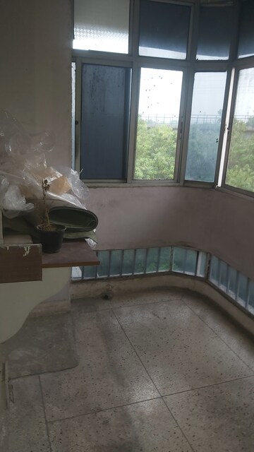  3.5 BHK Apartment at Mayur Vihar – for Sale