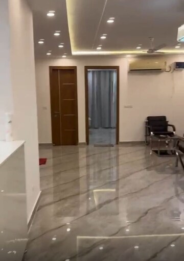 Living Room in 3 BHK Builder Floor at JakhaN-Rajpur Road – for Rent