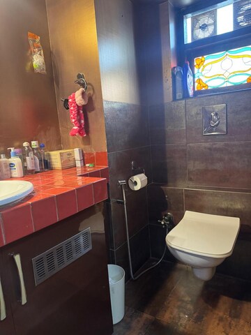 Bathroom in 4 BHK Apartment at Jawaharabad Apartment, Bandra West – for Rent