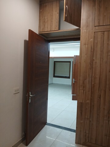 Room in 2.5 BHK Builder Floor at Sector 9 – for Rent